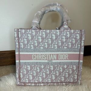 BRAND NEW REPLICA PURSE.